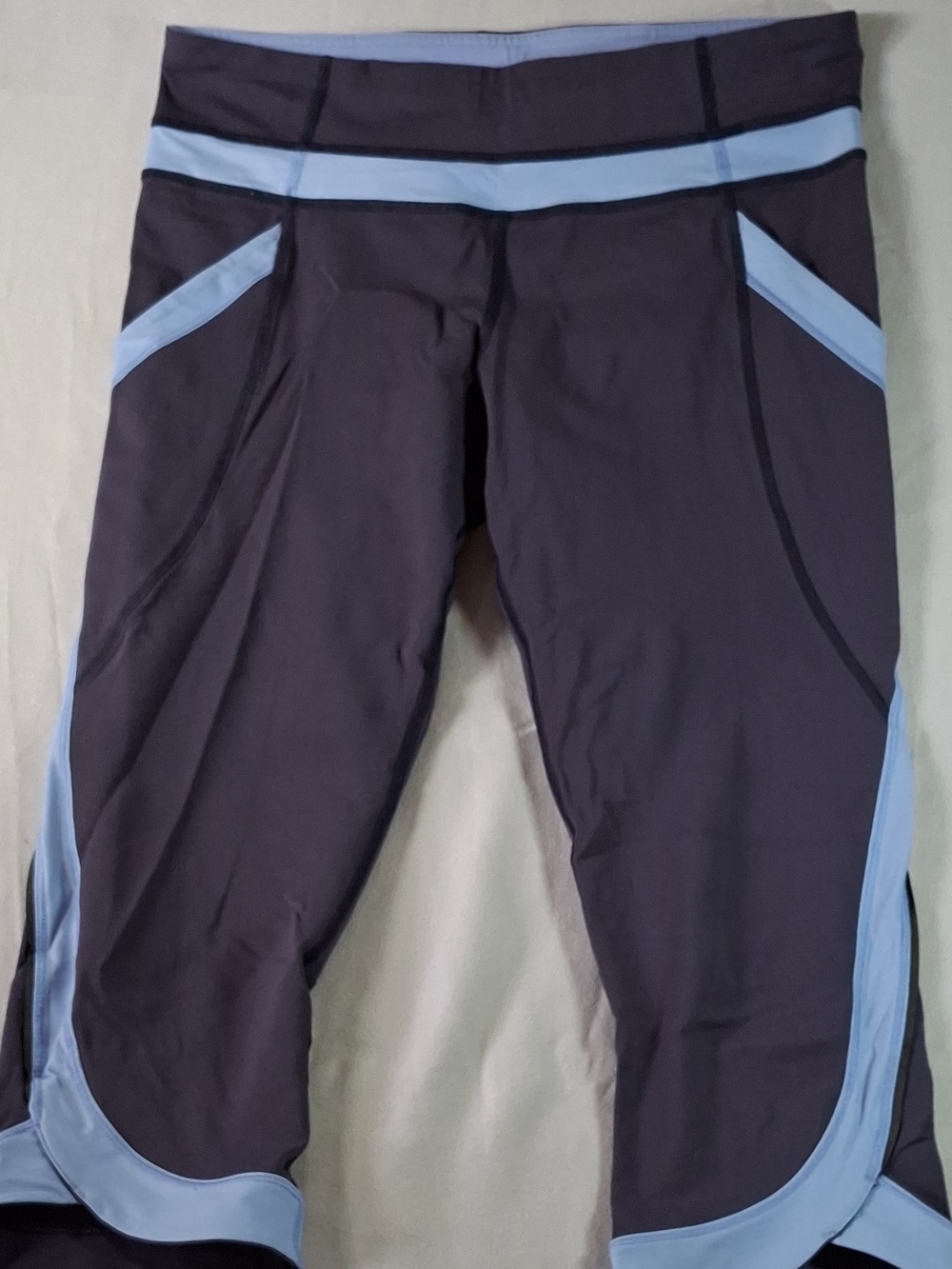 Lululemon Chase Me Crop II Leggings Size 8 Cadet Blue Lullaby 19" Run Capri